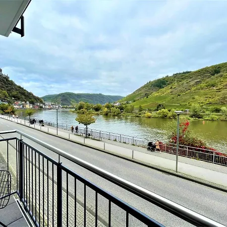 Appartement Moselufer, Aussicht Auf Burg Und Mosel, Barrierefrei , Balkon