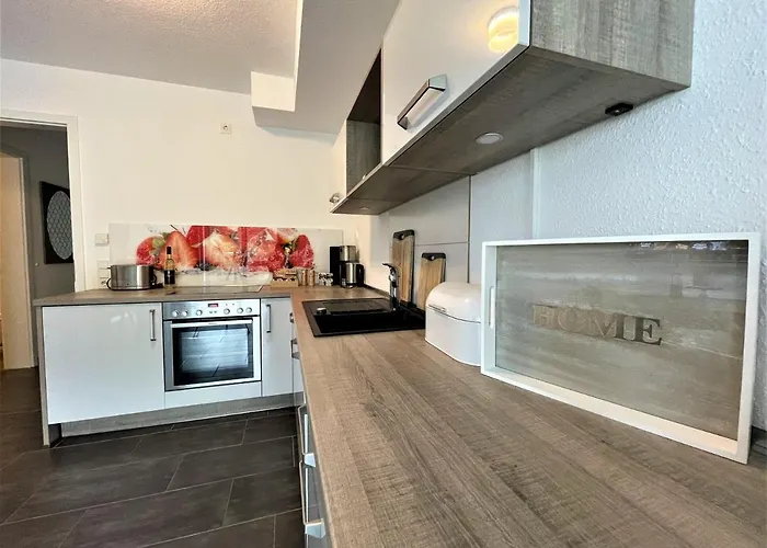 Moselufer, Aussicht Auf Burg Und Mosel, Barrierefrei , Balkon