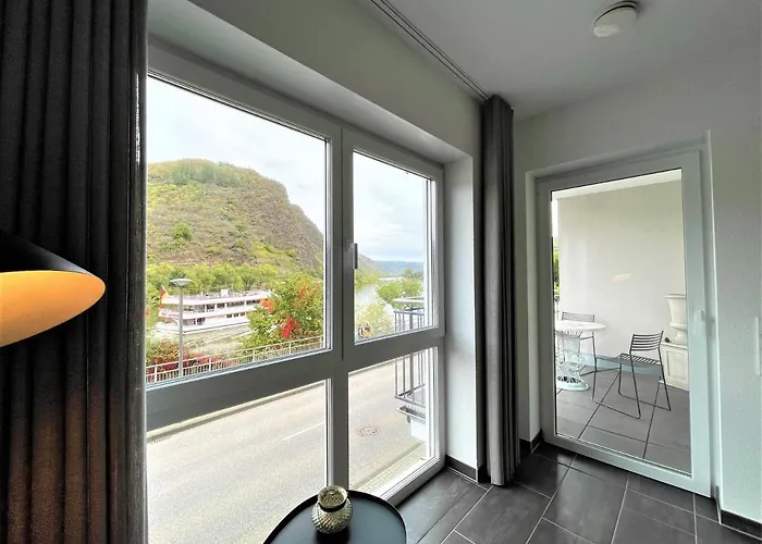 アパート Moselufer, Aussicht Auf Burg Und Mosel, Barrierefrei , Balkon コッヘム