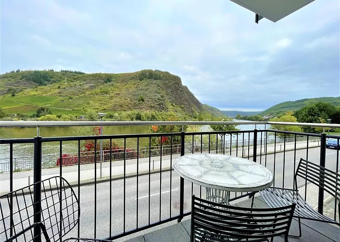 Moselufer, Aussicht Auf Burg Und Mosel, Barrierefrei , Balkon アパート *