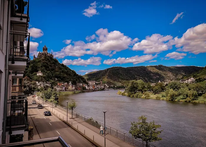 Moselufer, Aussicht Auf Burg Und Mosel, Barrierefrei , Balkon アパート *